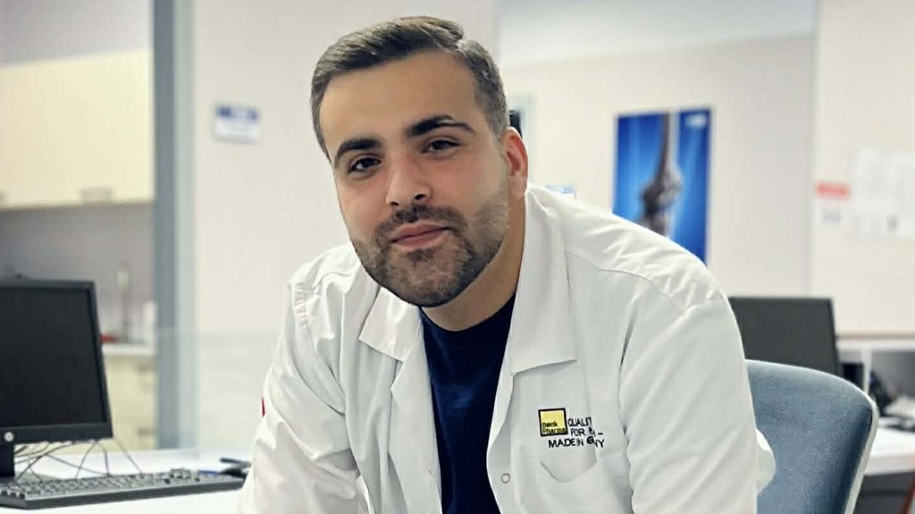 ბესთსელერების ავტორი და ტრავმატოლოგი, რომელთან მოხვედრაზეც გოგონები ოცნებობენ