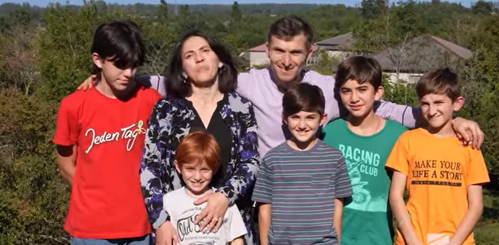 „6 ბიჭი და ექვსივე მღერის“ - ჩხაიძეების „მრავალჟამიერი“