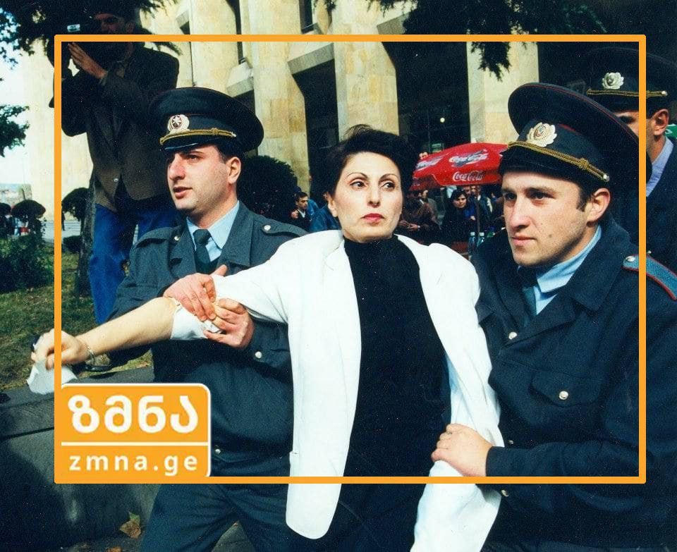 "სიცოცხლეს შევწირავ" - ინტერვიუ ქალთან, რომელიც რუსთაველზე დააკავეს