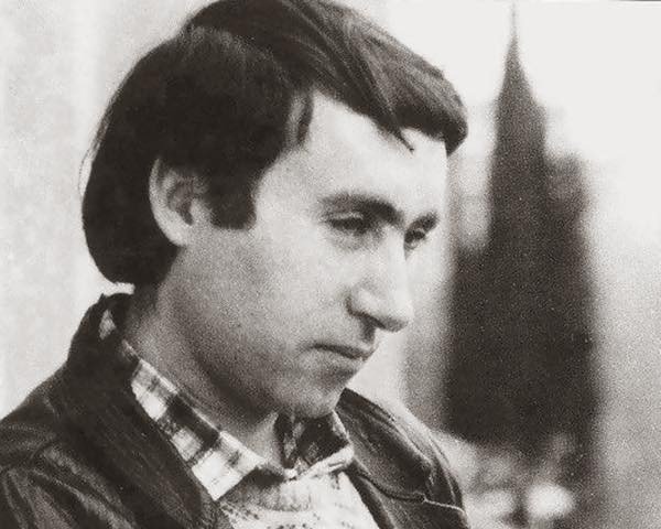 "ხელში ანთებული სანთლები მეჭირა და ვკანკალებდი. სახლშიც შეშინებული დამხვდნენ" - გოდერძი ჩოხელის საოცარი ისტორია