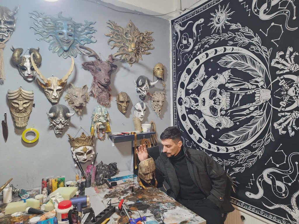 მენიღბე