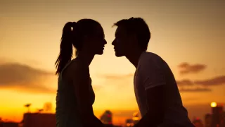 ემოციური სიახლოვის ბიოლოგია - რა ხდება ორგანიზმში კოცნის დროს?