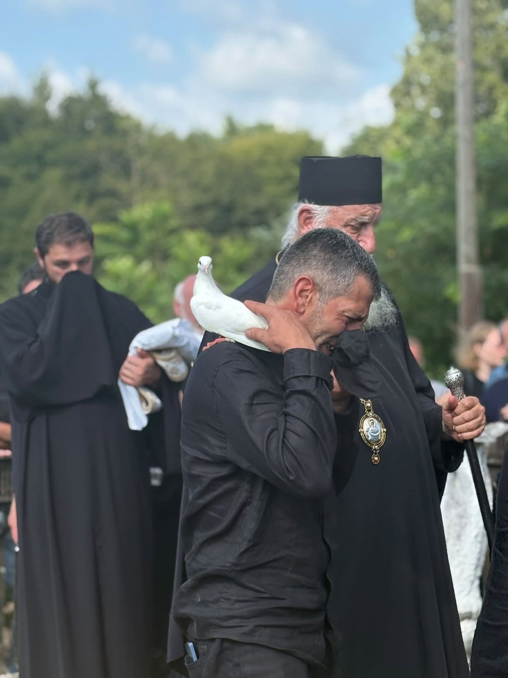 თეთრი მტრედი ლანა ლატარიას დაკრძალვაზე - ფოტო სოციალური ქსელიდან